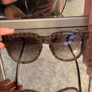 MCM woman’s sunglasses